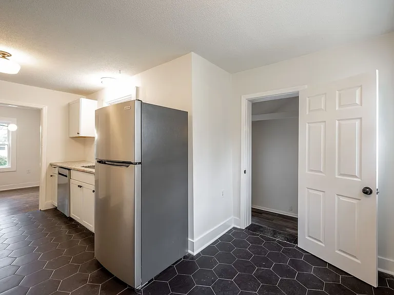 165 Hunt Ave — Photo 4