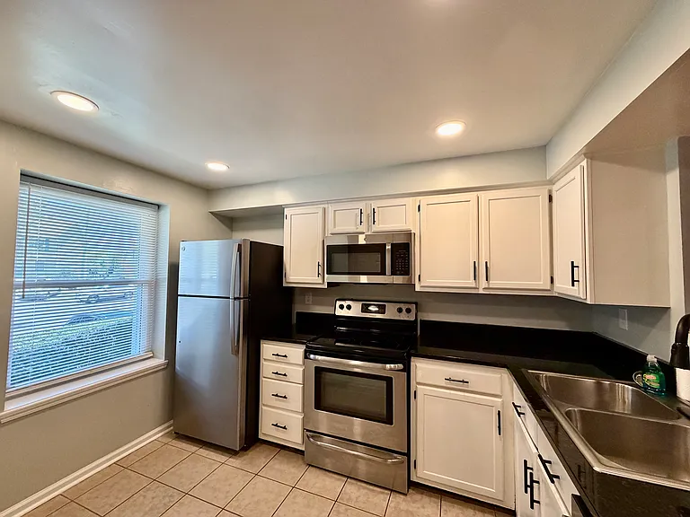 9604 Vinca Cir #E — Photo 22