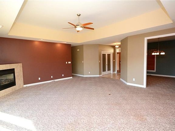 4th image of 115 Holden Ln