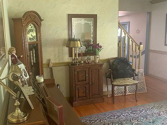 4th image of 827 Waterford Dr