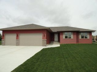 1846 Pine Hill Ct, Mason City, IA 50401