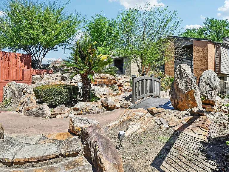 50-web-or-mls-Briar Forest Dr-1303-917