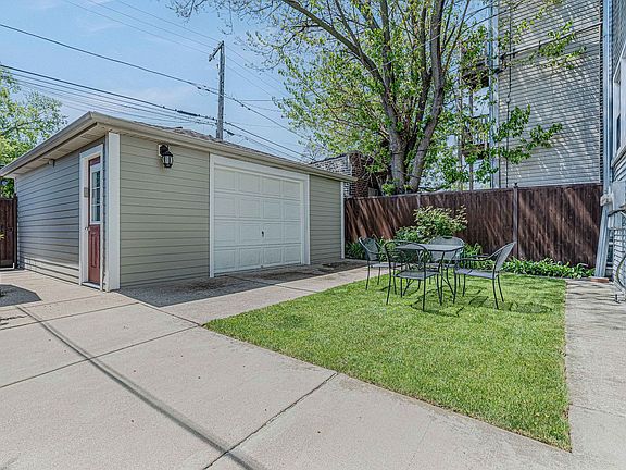 3rd image of 2649 W Leland Ave