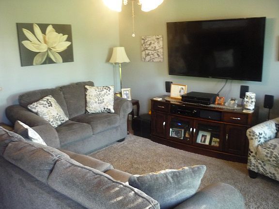 5th image of 393 Conard Dr