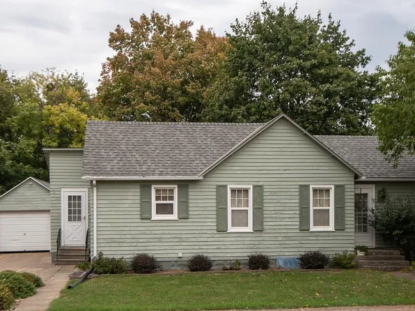 309 1st St NW, Orange City, IA 51041