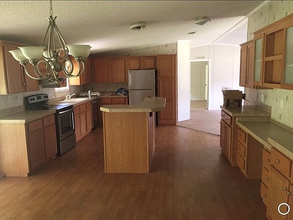 3rd image of 372 Summerwind Cir N
