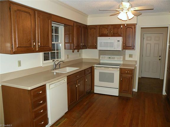 5th image of 5690 Greenhill Dr