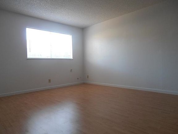 4th image of 2724 Burlington Pl