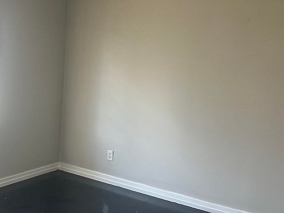 3rd image of 400 11th St SW