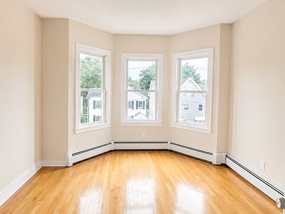 5th image of 373 Blatchley Ave APT 3B