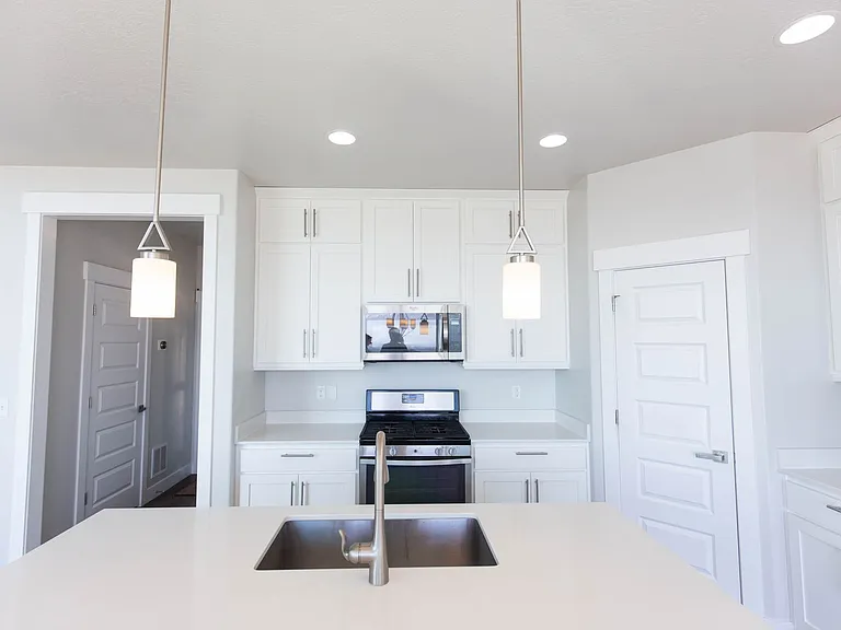 761 W Summer View Ln — Photo 8