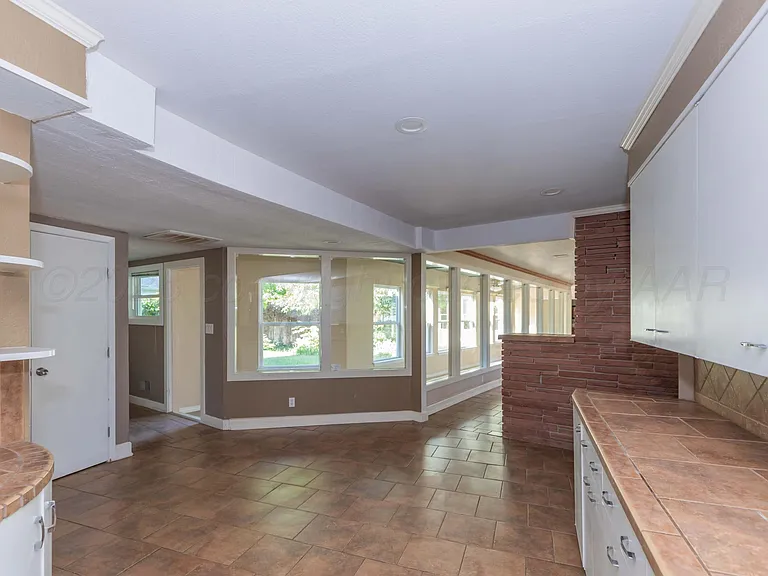 2601 S Ong St — Photo 14