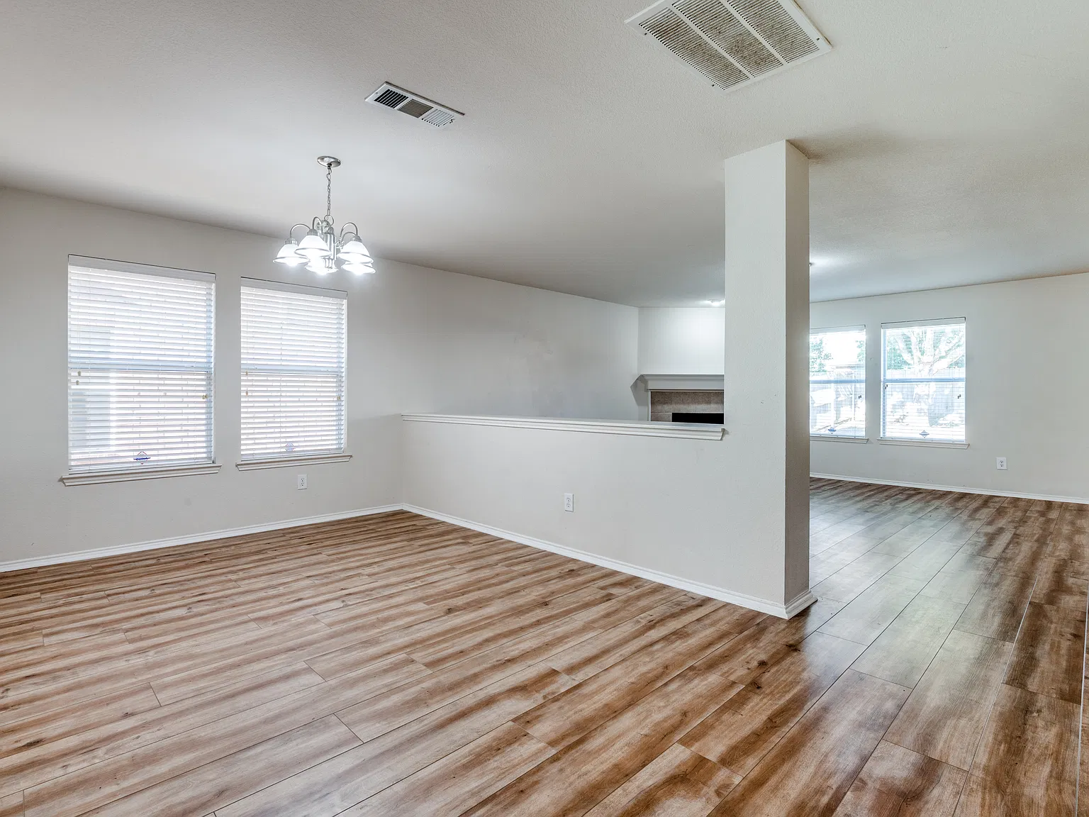 4 bed, 2736 sqft, $2,695 — Photo 4