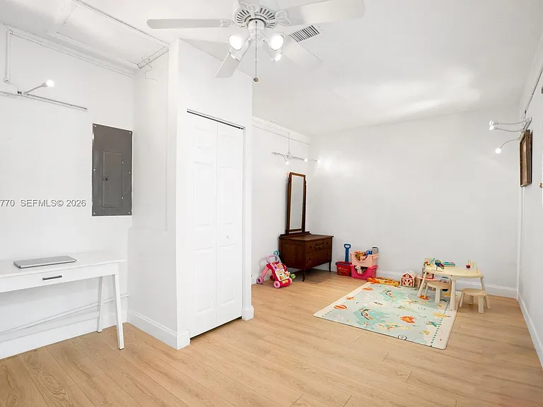1365 SW 9th St — Photo 16