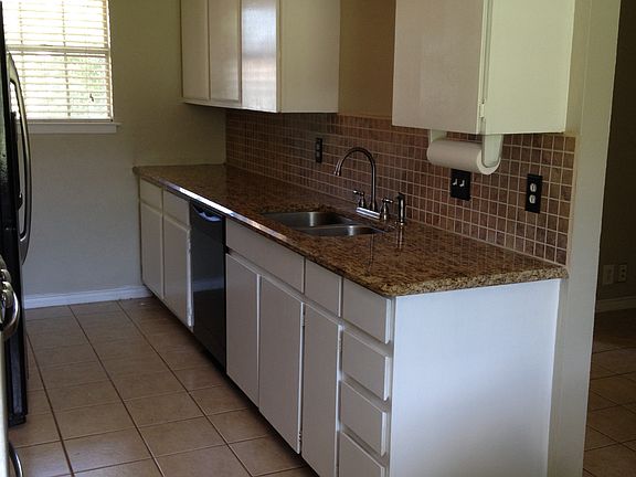 4th image of 1209 Eastside Dr
