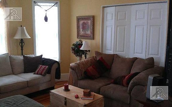 4th image of 437 Washington St #2