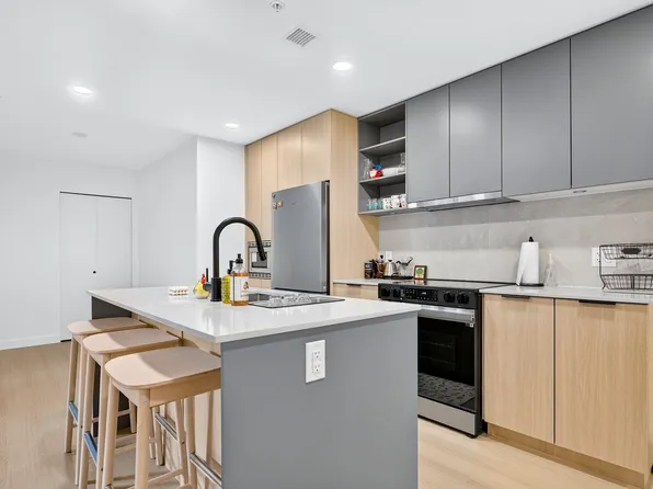 13439 94a Ave #105, Surrey, BC V3V 0G9