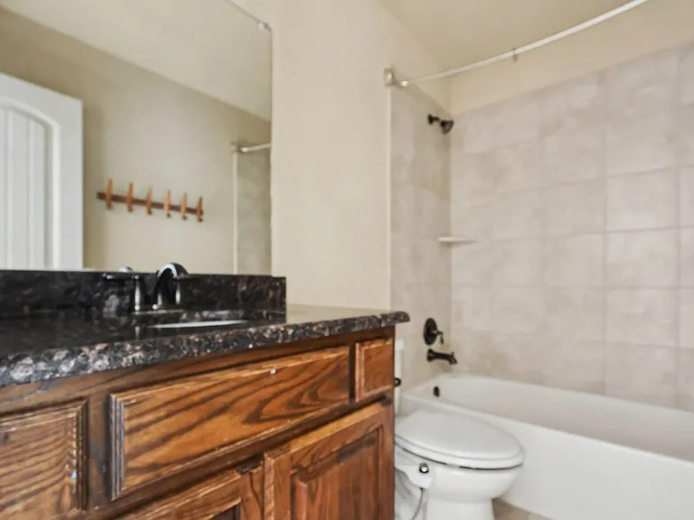 604 Darby Ln — Photo 42