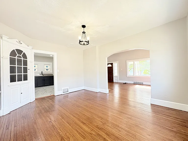 901 Woodsdale Ave — Photo 14