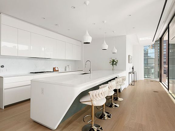 4th image of 520 W 28th St #28