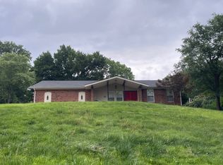 16 Prince Dr, Florissant, MO 63034
