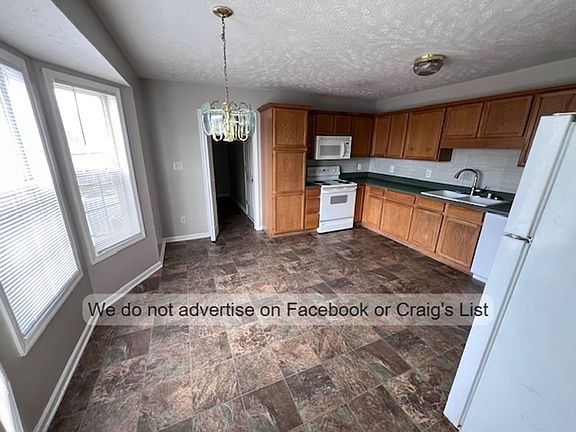 4th image of 423 Northwoods Dr