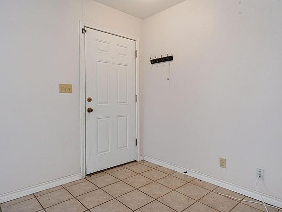 5th image of 809 N 10th St
