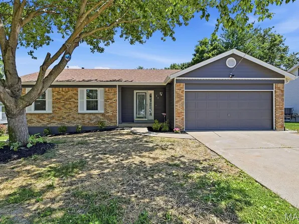 57 Valley View Dr, Saint Peters, MO 63376
