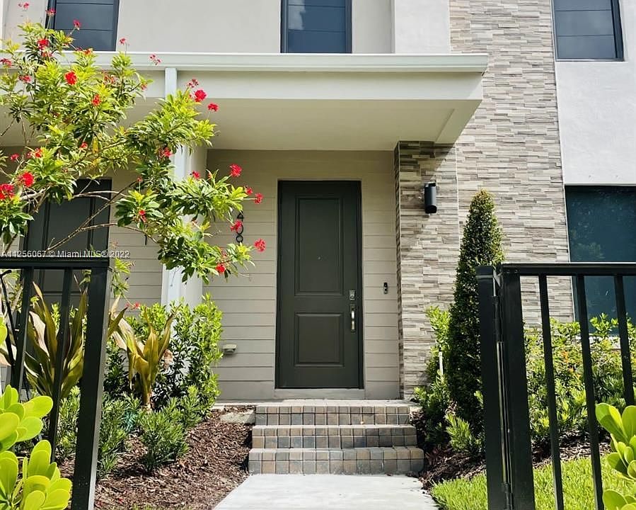 1st image of 409 NW 17th St #409