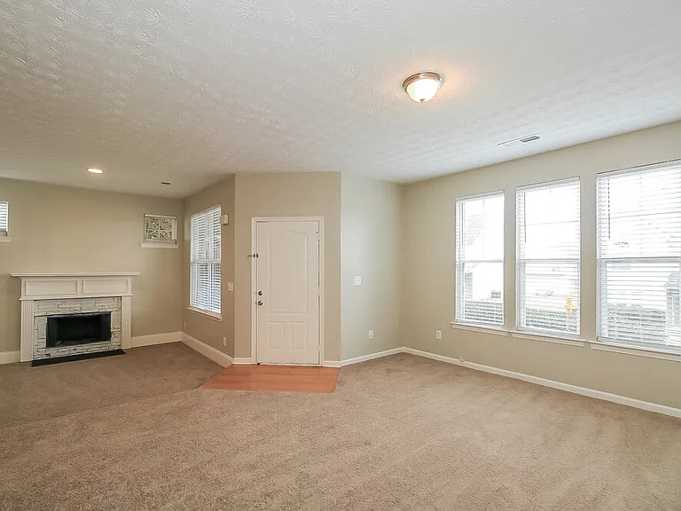 3030 Raven Trce — Photo 6