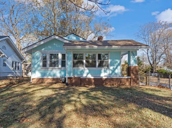 2224 E 68th St, Kansas City, MO 64132
