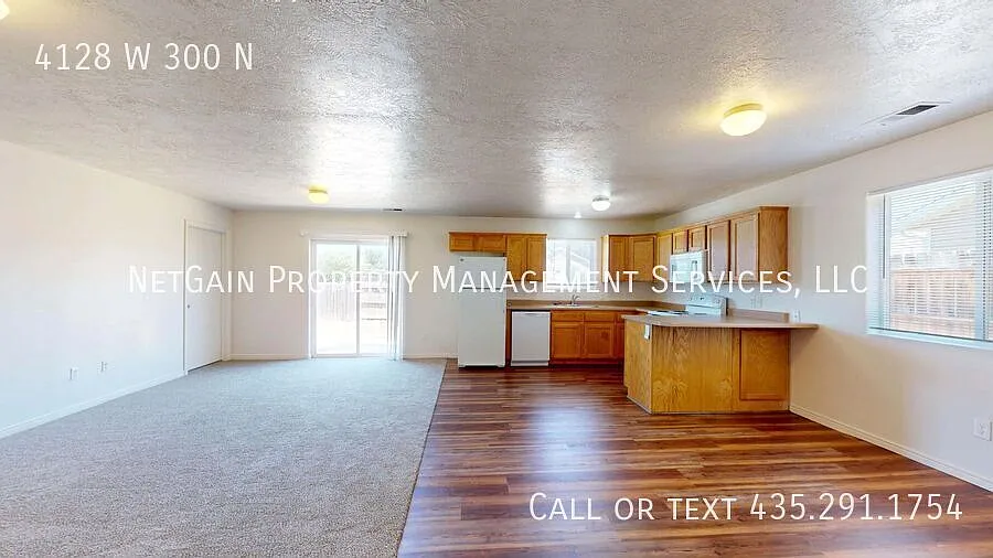 3 Bedroom 2 Bath Duplex — Photo 4