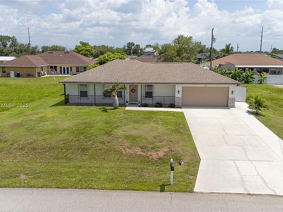 2nd image of 2038 NE 25th St
