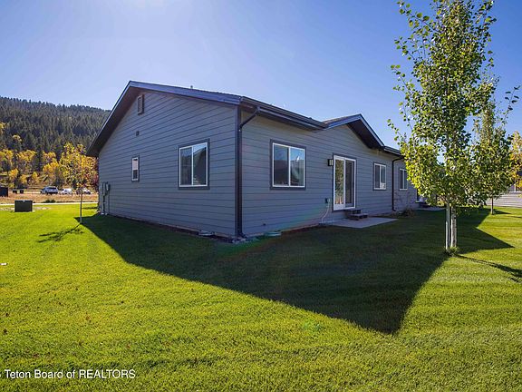 4th image of 275 River View Cir #2