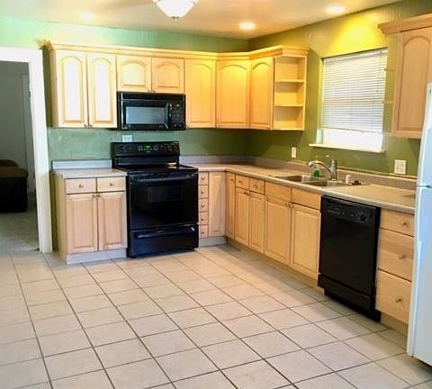 3rd image of 198 Hickory St