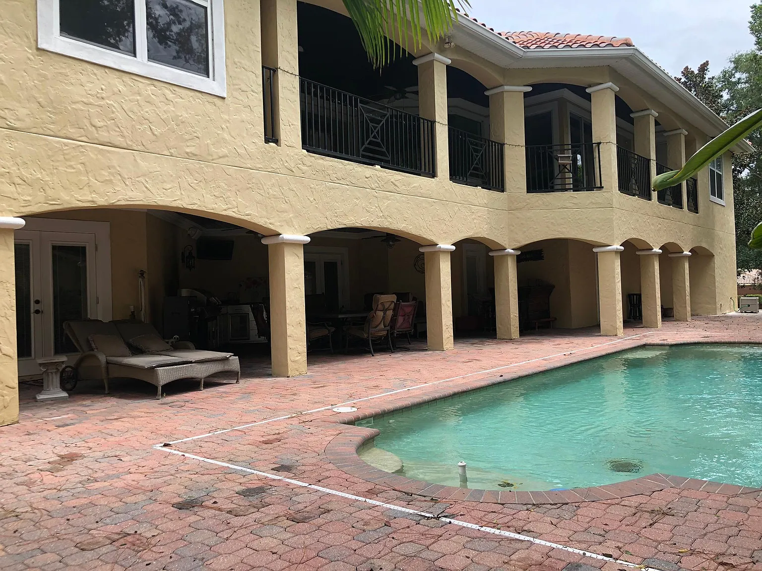 6 bed, 5200 sqft, $6,500 — Photo 2