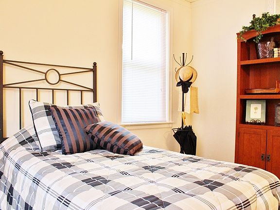 5th image of 1 Oaks Ln #1