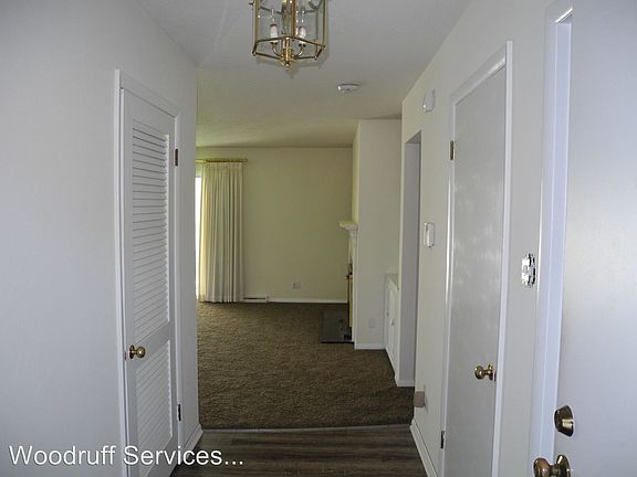 2nd image of 905 S Taylor Dr