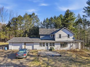 103 Ceramic Dr, Greentown, PA 18426