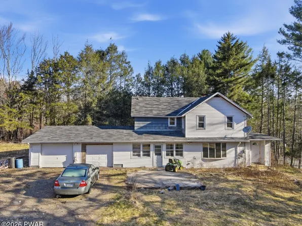 103 Ceramic Dr, Greentown, PA 18426