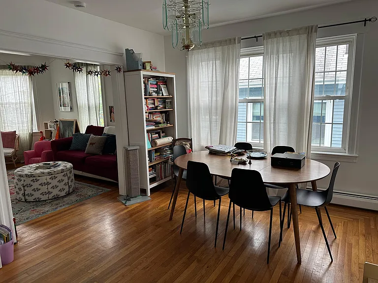 102 Rochambeau Ave — Photo 4