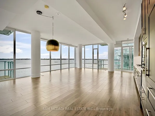 29 Queens Quay E, Toronto, ON