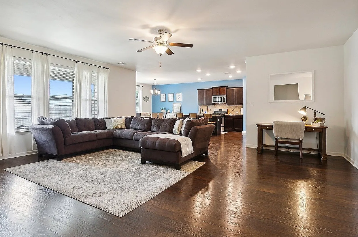 4 bed, 2293 sqft, $2,400 — Photo 4