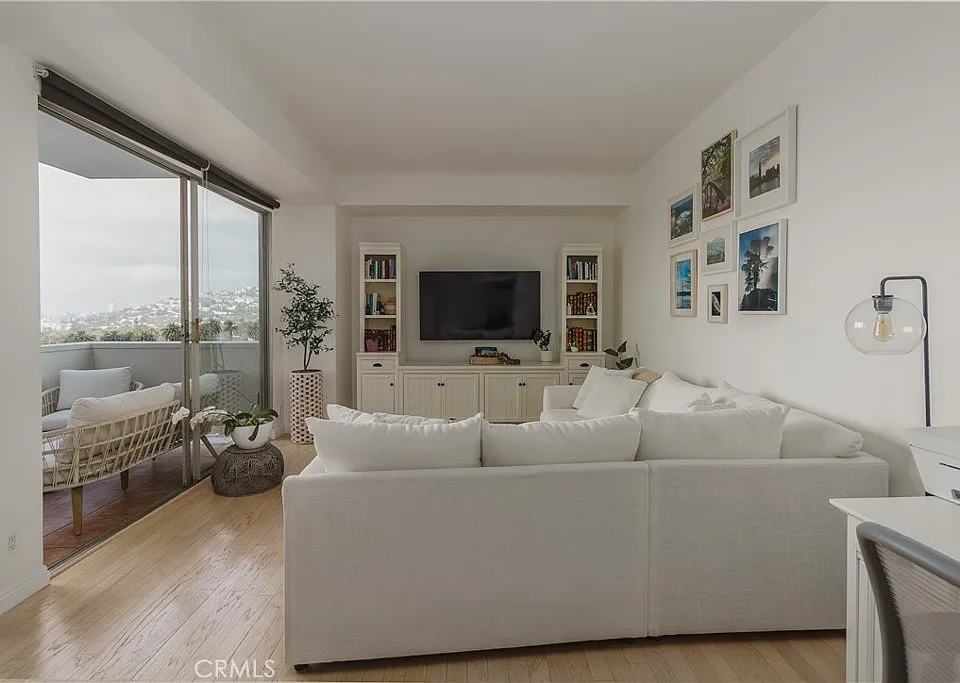 7250 Franklin Ave #1008