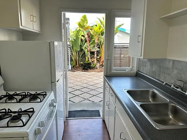 236 W East St W — Photo 14