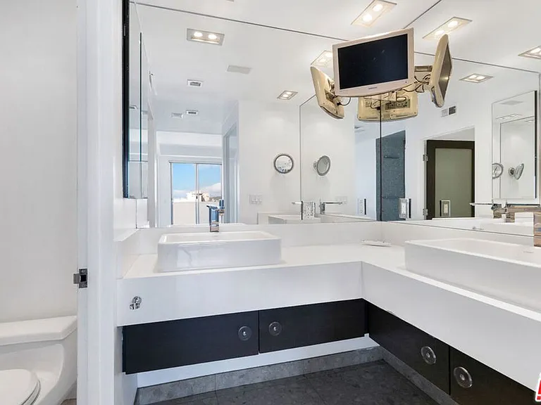 7250 Franklin Ave #1207 — Photo 30