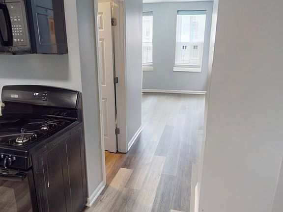 5th image of 2235 S Sacramento Ave #1