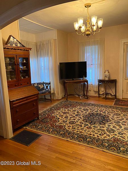 4th image of 8 Washington Street