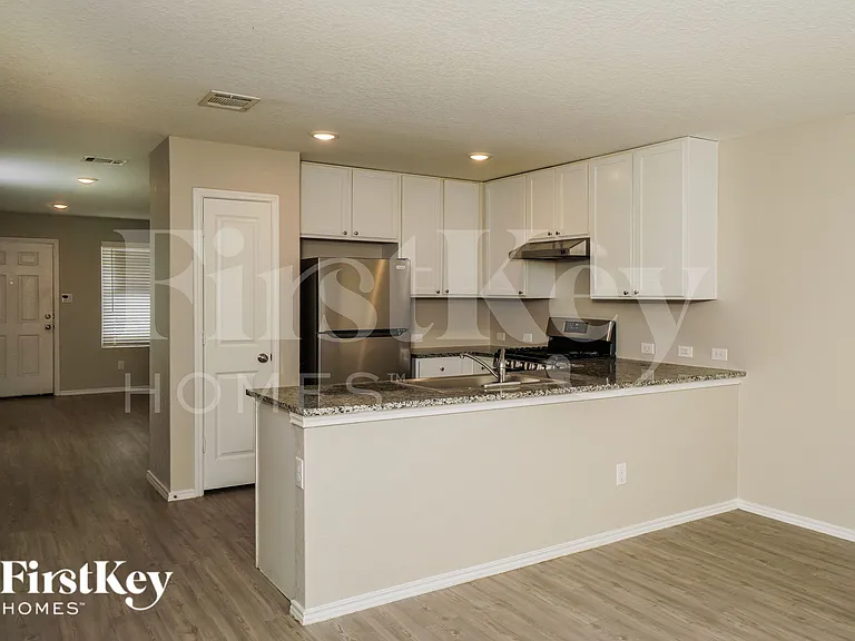 2402 Double Oak Dr — Photo 6