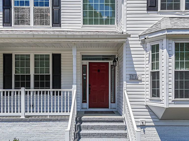 717 Lantern Pl — Photo 5